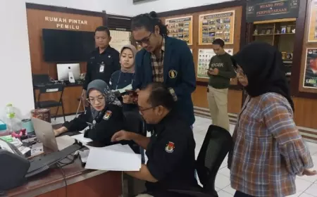 Mahasiswa Universitas Brawijaya Malang Luncurkan Buku Saku Paham Pindah Pilih Pemilu 2024
