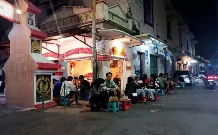 Titiek Djaya, Warkop Bernuansa Tempo Dulu Jadi Favorit Milenial Gresik