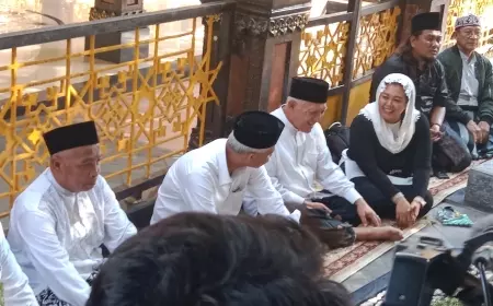 Saat Ke Jombang, Yenny Wahid Ungkap Kedekatan Ganjar Pranowo Dengan Ibu Hj. Sinta Nuriyah