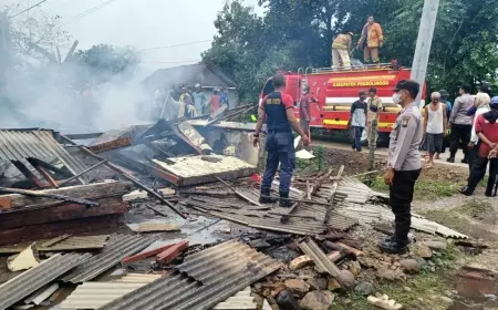 Gegara Obat Nyamuk, Bangunan Semi Permanen Hangus Rata dengan Tanah