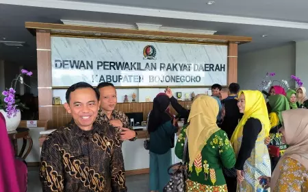 Ratusan Guru Wadul ke DPRD Bojonegoro Tuntut Kejelasan Nasib