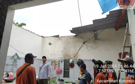 Angin Kencang Sapu 5 Rumah Warga di Kecamatan Kutorejo