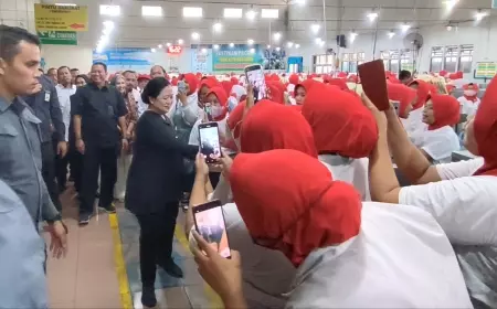 Puan Maharani Kunjungi Pabrik Rokok di Bojonegoro