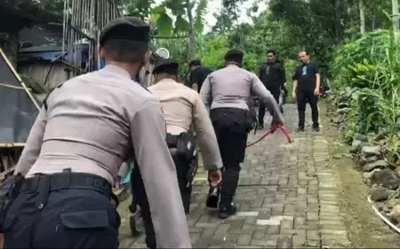 Satreskoba Polres Mojokerto Geledah Rumah Bandar Narkoba