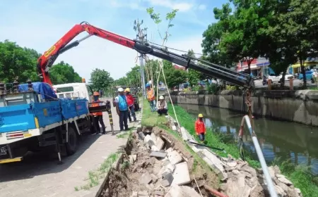 PLN Pulihkan Pasokan Listrik Terdampak Cuaca Ekstrem di Wilayah Jatim