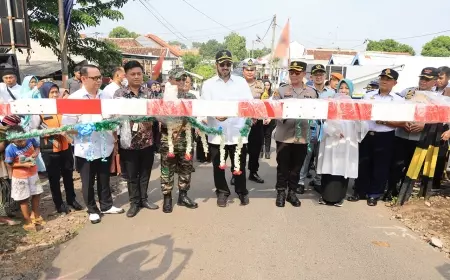 Wali Kota Probolinggo Resmikan Pos Jaga dan Palang Pintu Perlintasan Sebidang