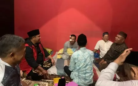 Wakil Ketua DPRD, Andri Wahyudi Jenguk Korban Kecelakaan Ziarah