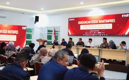Kunjungan Kerja Wantimpres Soekarwo ke KPU Jatim Bahas 10 Poin Penting Kesiapan Pemilu 2024
