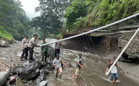Cegah Krisis Air, Polres Probolinggo Bersama Forkopimka Perbaiki Pipa Air Terjun Madakaripura
