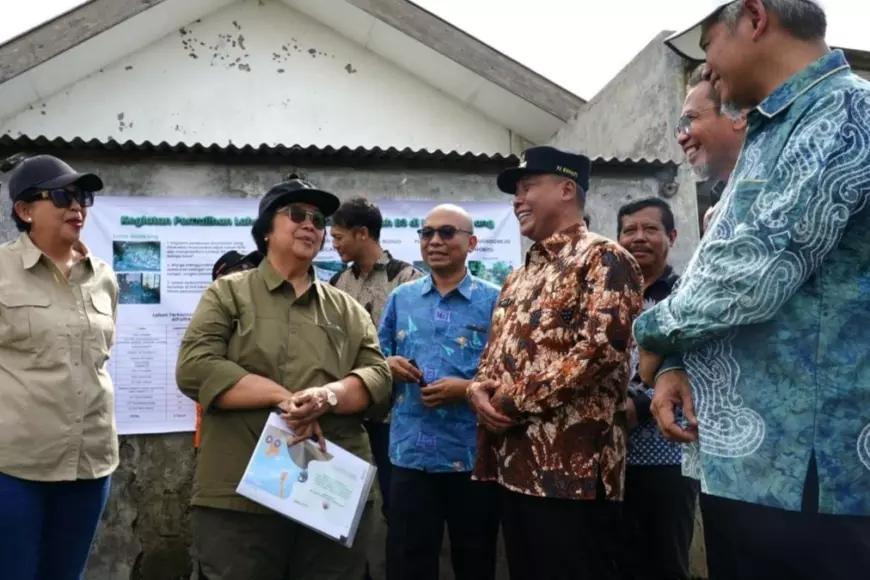 Menteri LHK Siti Nurbaya Bakar Tinjau Lahan Terkontaminasi Limbah B3 Di ...