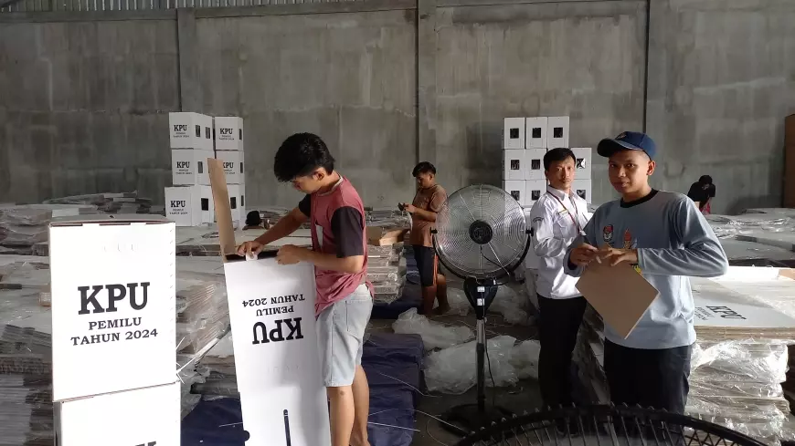 KPU Kota Probolinggo Kebut Persiapan Pemilu, Rakit Kotak Suara Cukup Sehari