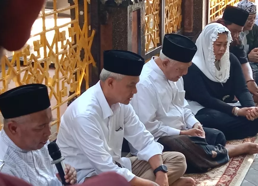 Ganjar Kunjungi Tebuireng Jombang, Ziarah Makam Pendiri NU KH Hasyim Asy'ari