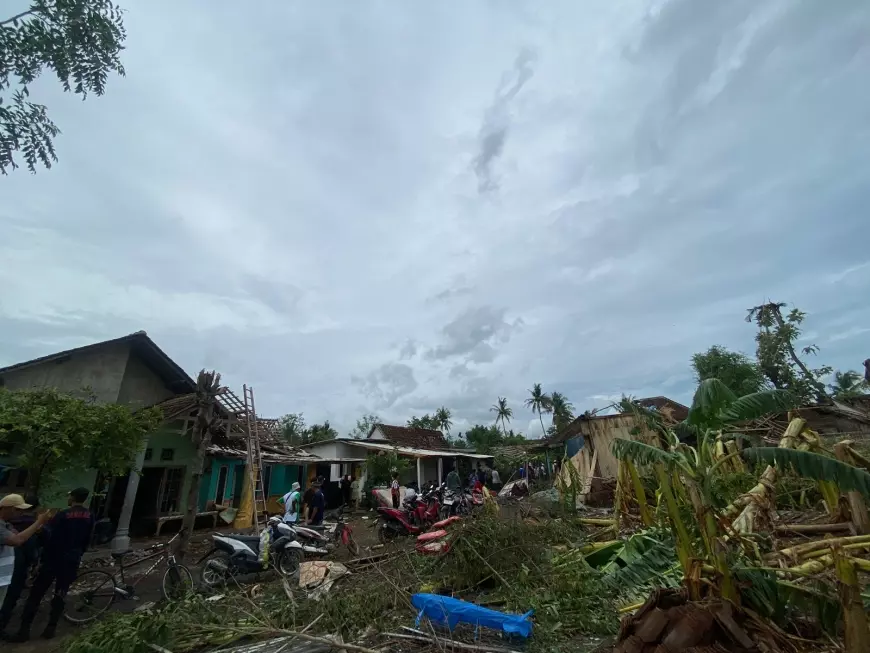Puting Beliung di Prajekan Bondowoso, Porak Porandakan 202 Rumah dan 4 Gedung Sekolah