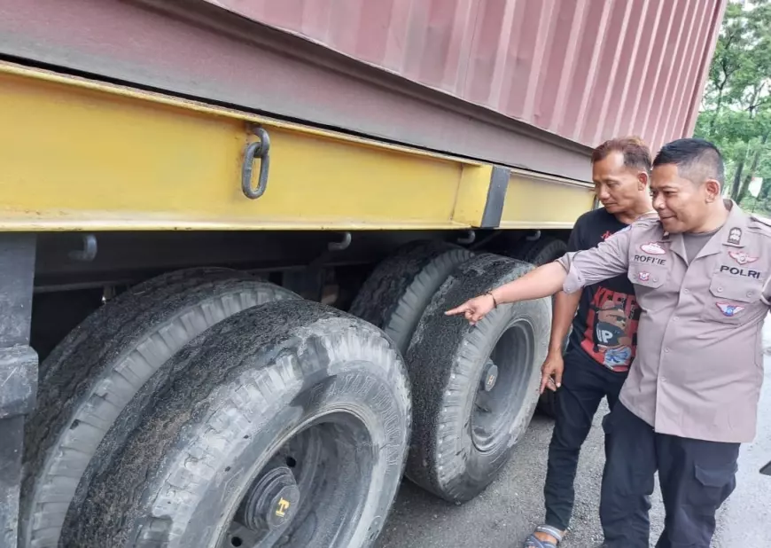 Hindari Genangan Air, Mahasiswa di Jombang Tewas Ditabrak Truk Tracktor