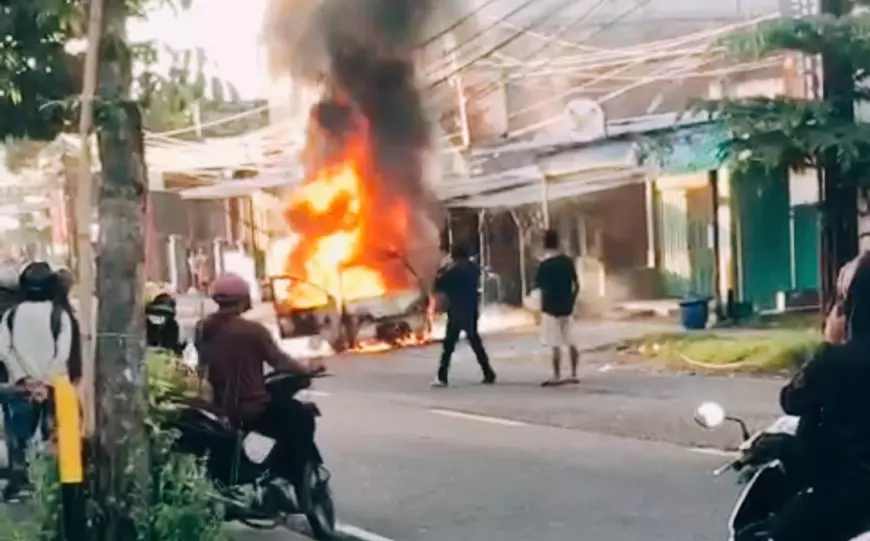 Kepolisian Selidiki Sebab Mobil Kebakaran di Turen Kabupaten Malang