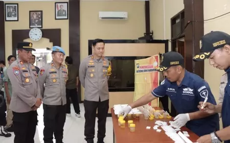 Tunjukkan Profesionalisme, Polres Lamongan Gelar Tes Urine