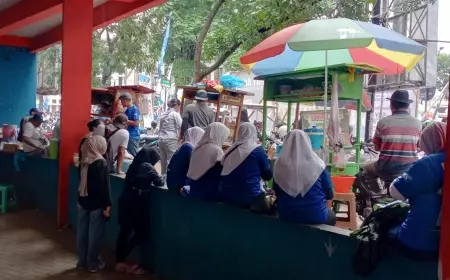 Kedatangan Capres Prabowo Bawa Berkah, Pedagang Sekitar Stadion Gajayana Beruntung