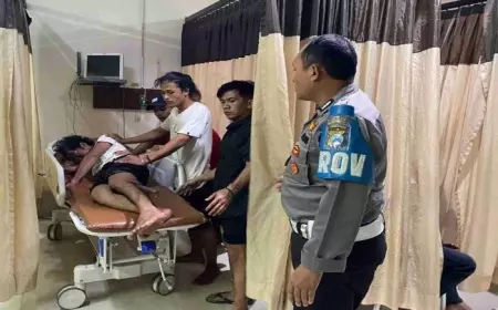 Duh, Pemotor di Probolinggo Tertancap Besi Tol Probowangi