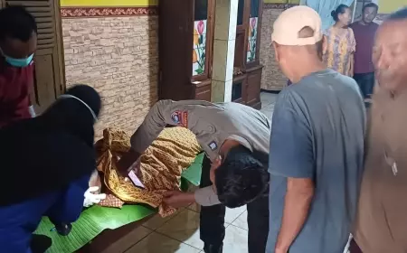 Pedagang Pasar Dander-Bojonegoro Digegerkan Penemuan Mayat Laki-laki
