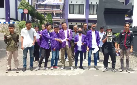 Mahasiswa dan Alumni Universitas Tribhuwana Tunggadewi Kritik Presiden Joko Widodo