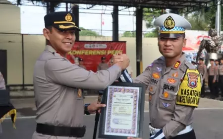 Kapolres Tulungagung Beri Penghargaan 30 Personil Atas Prestasinya
