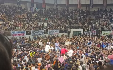 Tumplek Blek, DBL Arena Surabaya Tak Bisa Tampung Peserta Desak Anies