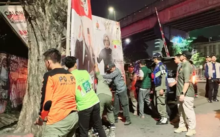 KPU Jatim Lakukan Pembersihan APK Serentak di Masa Tenang Pemilu 2024