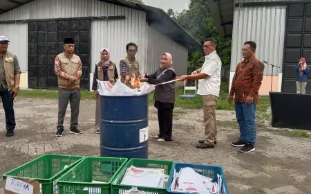 KPU Kabupaten Pasuruan Musnahkan Ribuan Surat Suara Rusak