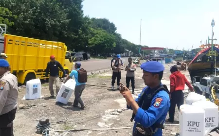 TNI-Polri Kawal Ketat Kotak Suara Hasil Pemilu di Perairan Probolinggo