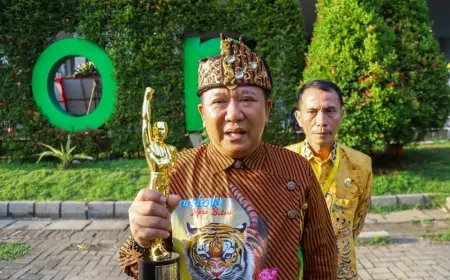 Satu-satunya se Jatim, Bupati Jember Mendapat Anugerah dari PWI Pusat