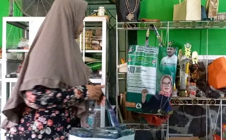 Selamatkan Lingkungan, Emak-emak Kreatif Probolinggo Sulap Limbah Banner Caleg Jadi Tas Belanja