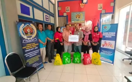 Serangkaian HPN, Alfamart Serahkan Paket Sembako untuk Keluarga Wartawan