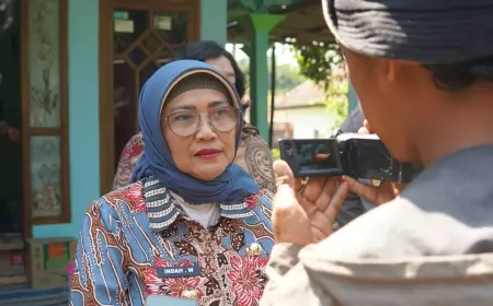 Pj Bupati Lumajang Takziah ke Rumah Anggota Panwaslu yang Meninggal Saat Bertugas