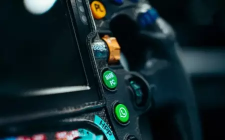 Pembalap F1 Tim Mercedes Kini Bisa WhatsApp–an Tanpa Ponsel Saat Balapan