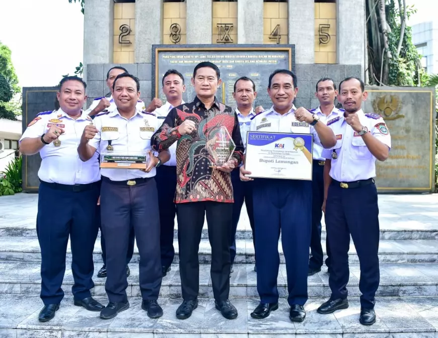 PT KAI Beri Penghargaan Keselamatan kepada Kabupaten Lamongan
