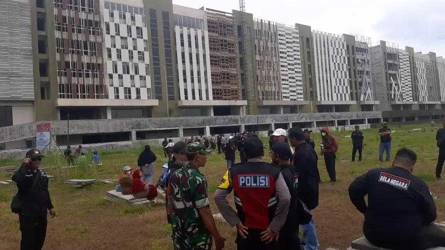 Sengketa Lahan Sawah di Desa Tambak Sumur Berlanjut, Warga Protes Pasang Papan Larangan