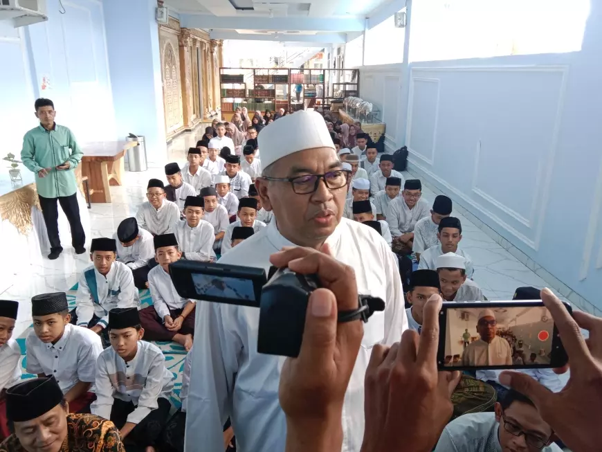 Pengasuh Pondok AIS Jombang Soroti Petisi Guru Besar Kritik Presiden Joko Widodo