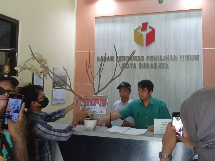 Maraknya 'Tree Spiking' di Pemilu 2024, Bawaslu Surabaya Dapat Hadiah Bangkai Pohon