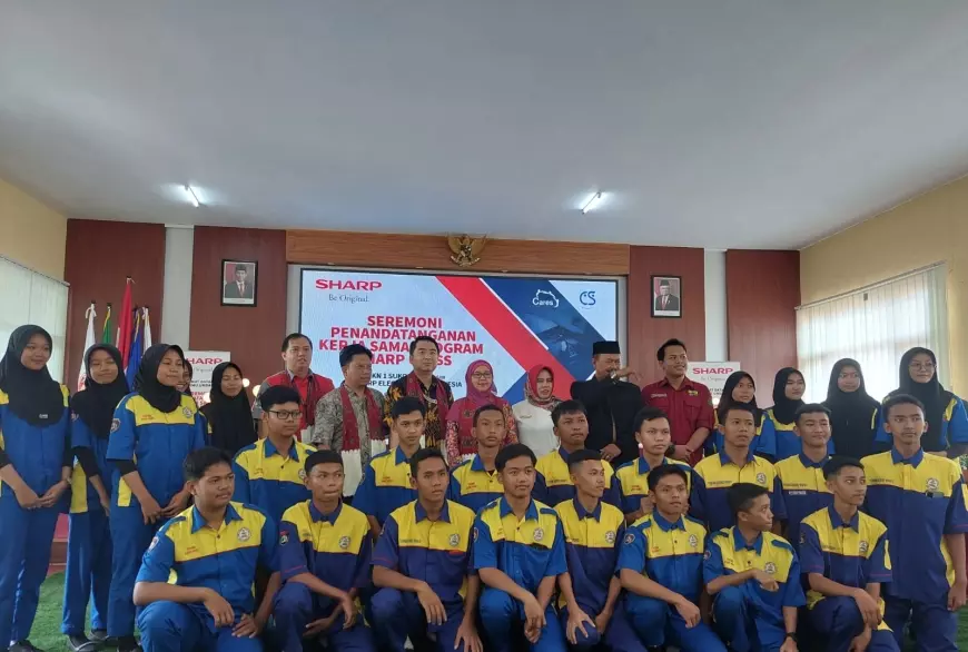 Gulirkan Program Sharp Class, PT Sharp Electronics Indonesia Latih 25 Siswa SMKN 1 Sukorejo