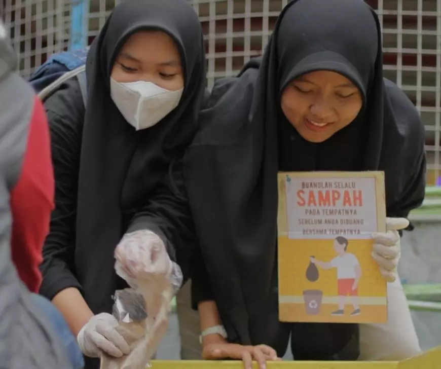 HPSN 2024, PHIG Bondowoso Bersih-bersih Sampah Plastik dan Pasang 35 Biopori di Hutan Kota