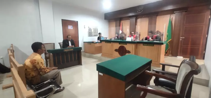 Hakim Vonis Terdakwa Pembakar Bendera Partai di Malang Penjara Sebulan dan Denda
