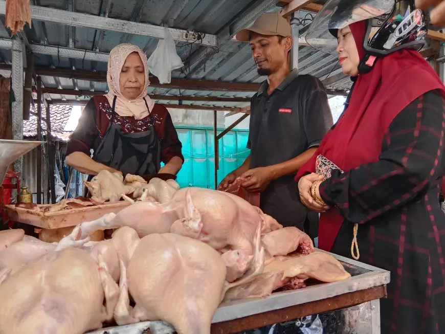 Jelang Ramadan, Harga Daging Ayam Melonjak Drastis Di Jombang