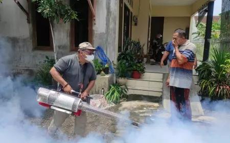 Bantu Cegah Demam Berdarah, ABI DPD Bondowoso Fogging Rumah Warga