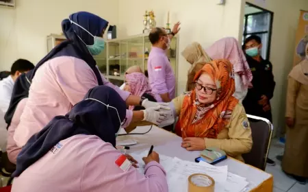 Ratusan Warga Ikuti Pengobatan Gratis di Balai Komunitas Wartawan Gresik