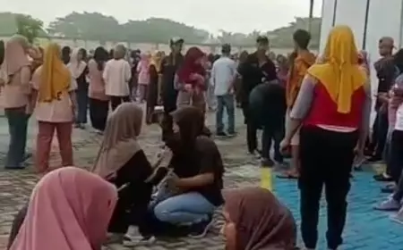 Puluhan Wanita Buruh Pabrik Rokok di Bojonegoro Kesurupan Massal