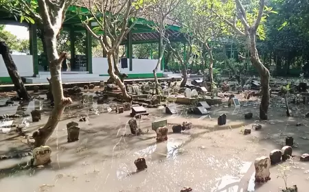 Banjir Melanda Wilayah Mojoagung Jombang, Pemakaman Umum Turut Tergenang Air