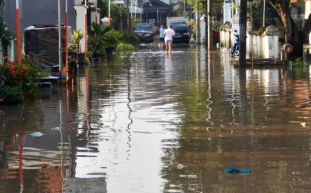 Luapan Air Sungai Sadar Wilayah Mojokerto Dikepung Banjir