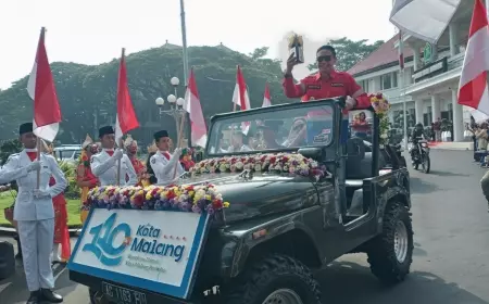 Pj Wali Kota Malang Pamerkan Piala Adipura Kategori Kota Besar ke Masyarakat