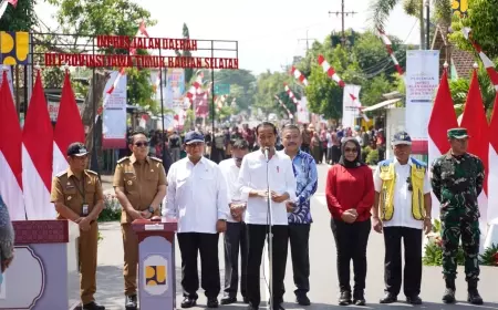 Menteri PUPR Dampingi Presiden Resmikan Inpres Jalan Daerah Perlancar Arus Logistik dan Akses Wisata