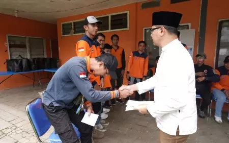 Apresiasi Kerja Keras BPBD, Pj Wali Kota Batu Berikan Sembako Untuk Tim Relawan
